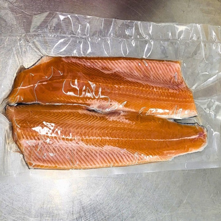 Filet de Truite du Périgord – Caviar Perle Noire (24)