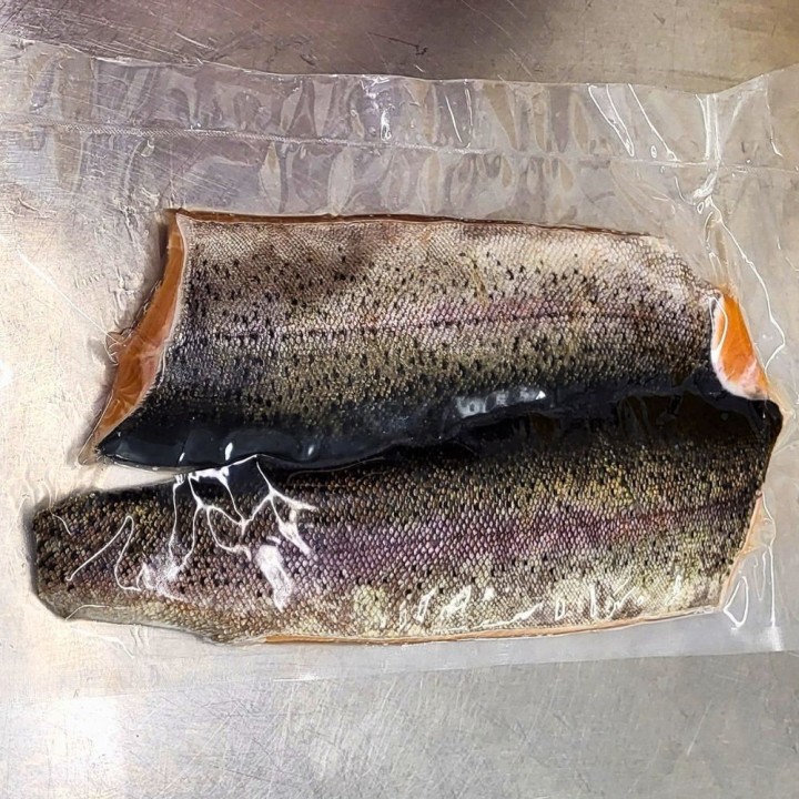 Filet de Truite du Périgord – Caviar Perle Noire (24)